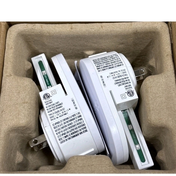 Safer Home Indoor Plug-in Fly Trap 2 Pack  - SH502 SEALED BOX - Picture 2 of 5